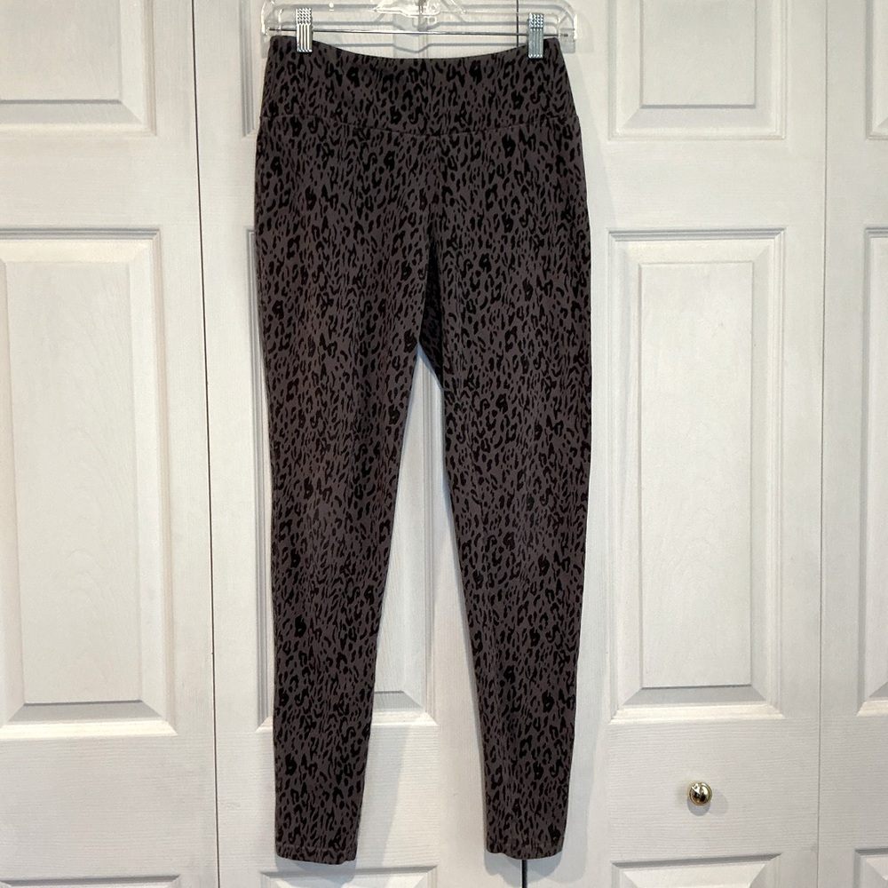 🩷 Teez-Her Gray and Black Animal Print Leggings - Size Medium